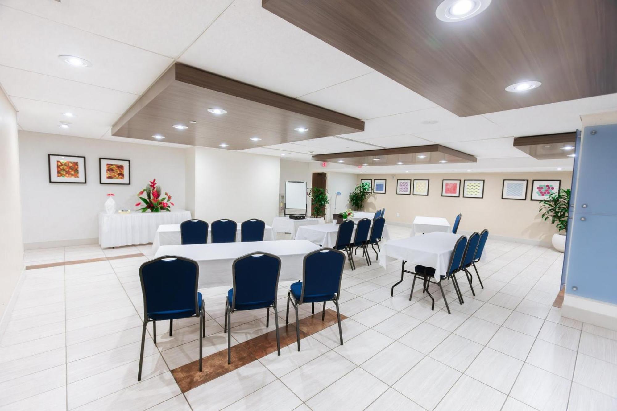 Holiday Inn Express Waikiki, an IHG Hotel Honolulu Bagian luar foto